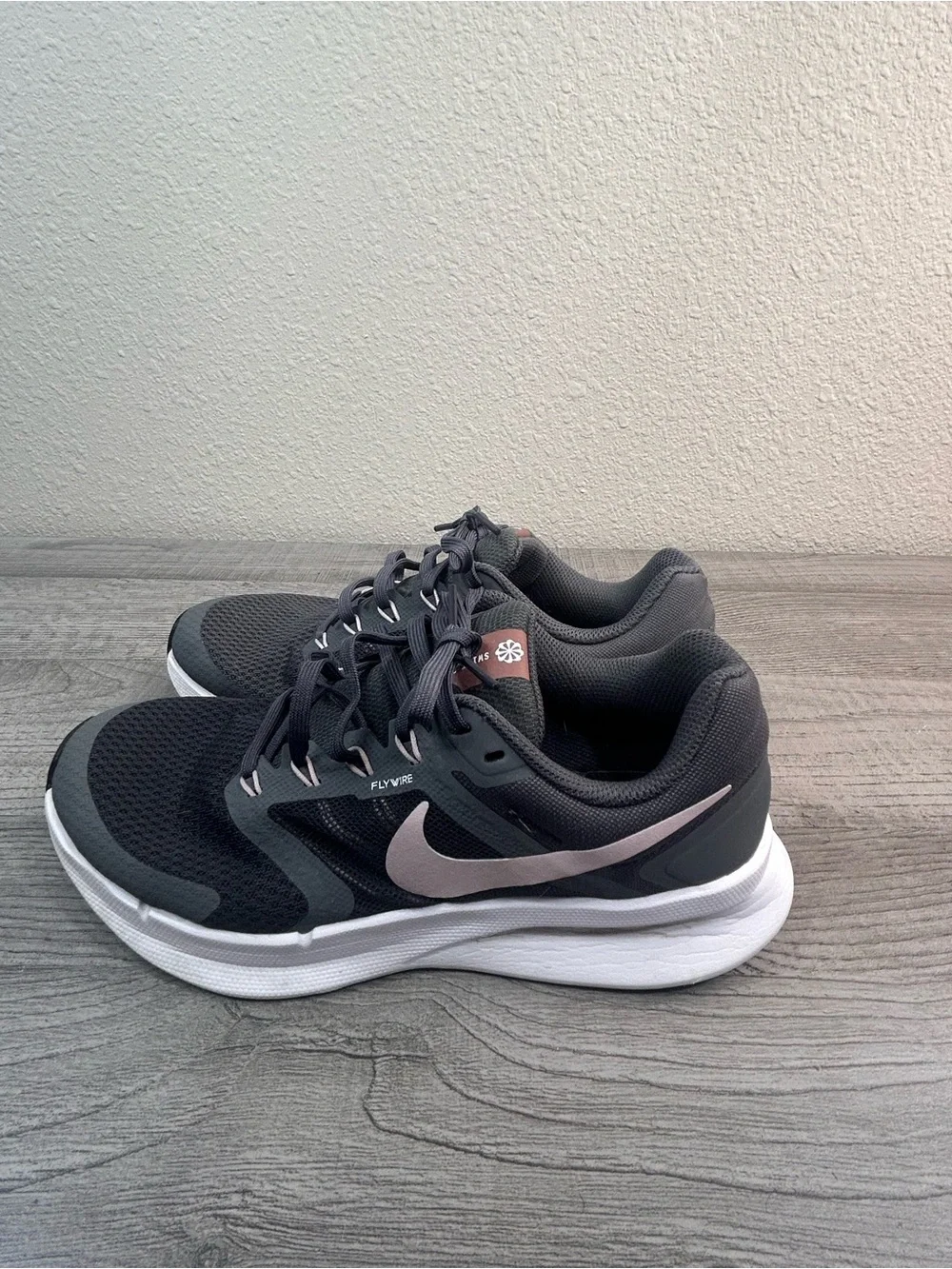 Nike Swift Running Shoes Women’s Gray Pink Flywire Athletic Sneakers Size 8